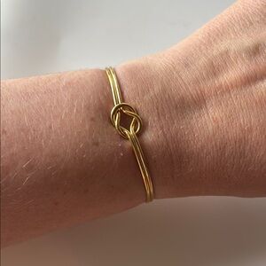 Elegant Gold Knot Bracelet